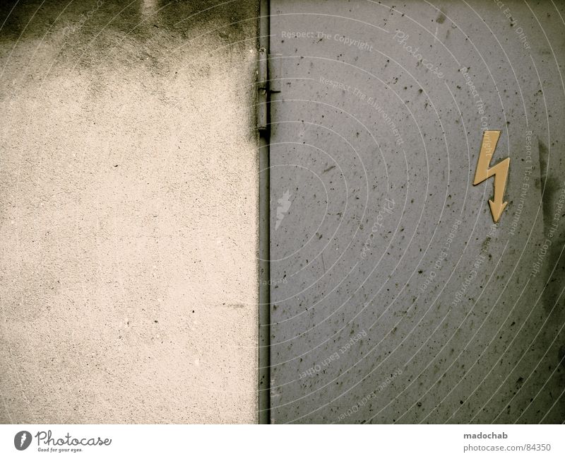 HEREINSPAZIERT unsympathisch gefährlich Muster trashig dreckig Blitze Ikon Wand Mauer Elektrizität einladend Hintergrundbild purpur Hochspannungsleitung