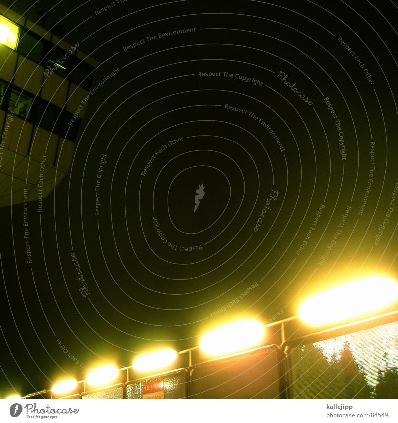 tegel 2 Fluglotse Flugzeug Flugsicherheit Überwachung Radarstation Orientierung Flugplatz Licht Lampe Nacht Flughafen pasagiermaschiene Luftraum überblicken