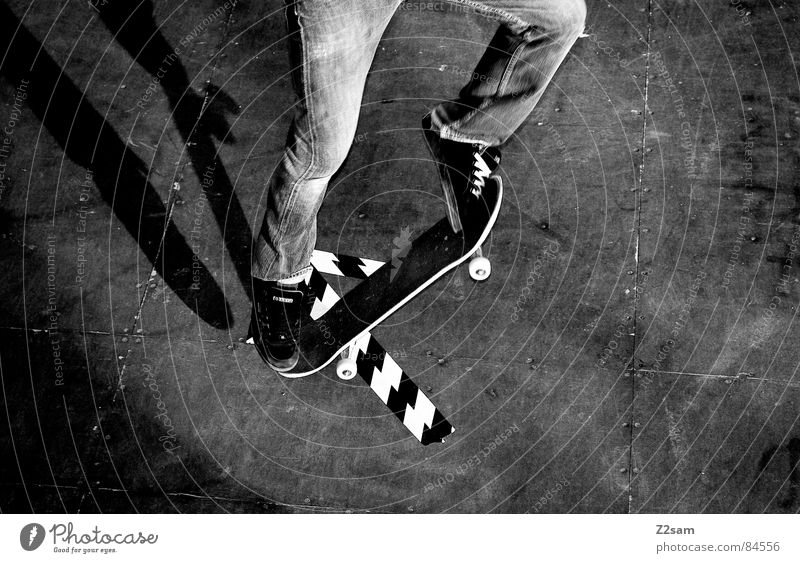 arrow - ollie Halfpipe gestreift Muster Holz springen Aktion Sport Skateboarding Stil lässig Funsport geklebt Pfeil Ollie Parkdeck sportlich Bewegung motion