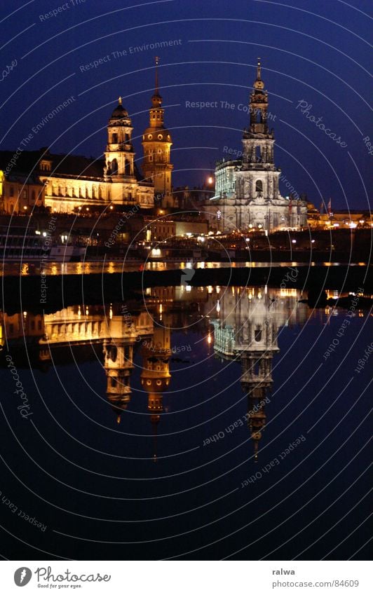 Dresden by Night Hofkirche freihändig Nacht Sommer Licht Elbe Wasser Architektur