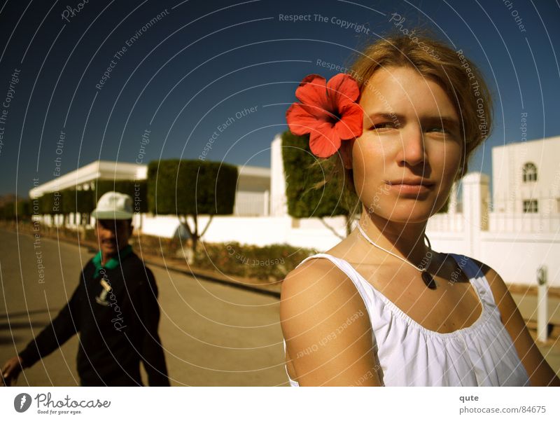 She's got the look Blume Mann Frau flower red arabian streetscape Egypt noon