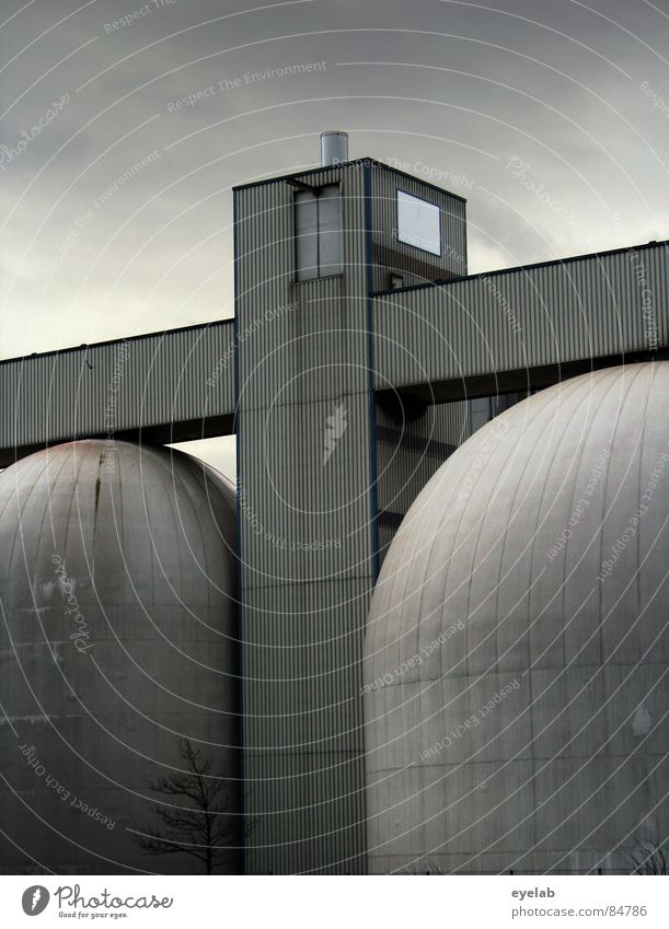 Oberweitenbändigung der Industrie Vorrat Silo grau rund Gebäude Architektur Tank Himmel schön Lager Industriefotografie industriell Industrieanlage Industriebau