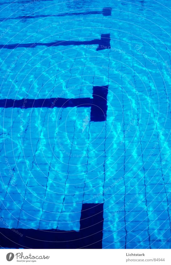 blau in blau Wassersport Erfrischung Reflexion & Spiegelung Schwimmbad Freizeit & Hobby Sommer Sport Fliesen u. Kacheln wasser... wasserheilverfahren wasserkur