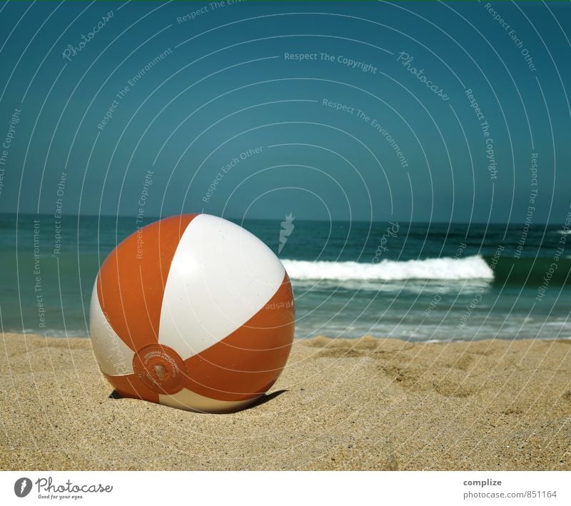 Beach-Ball Ferien & Urlaub & Reisen Tourismus Freiheit Sommer Sommerurlaub Sonne Strand Meer Wellen Schwimmen & Baden Spielen Sport Fröhlichkeit Gefühle Freude