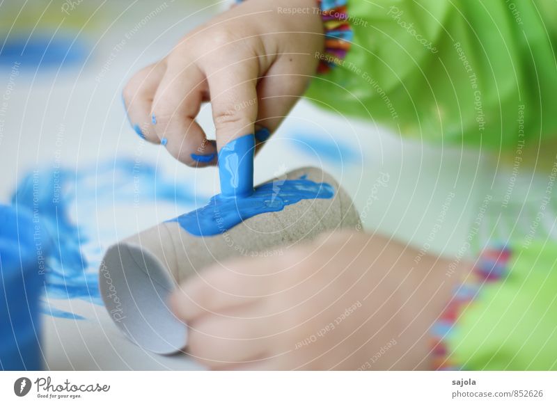 kleckserei - making of Freizeit & Hobby Mensch androgyn Kind Kleinkind Hand Finger 1 1-3 Jahre Kunst Künstler Maler zeichnen blau Freude Kreativität anmalen
