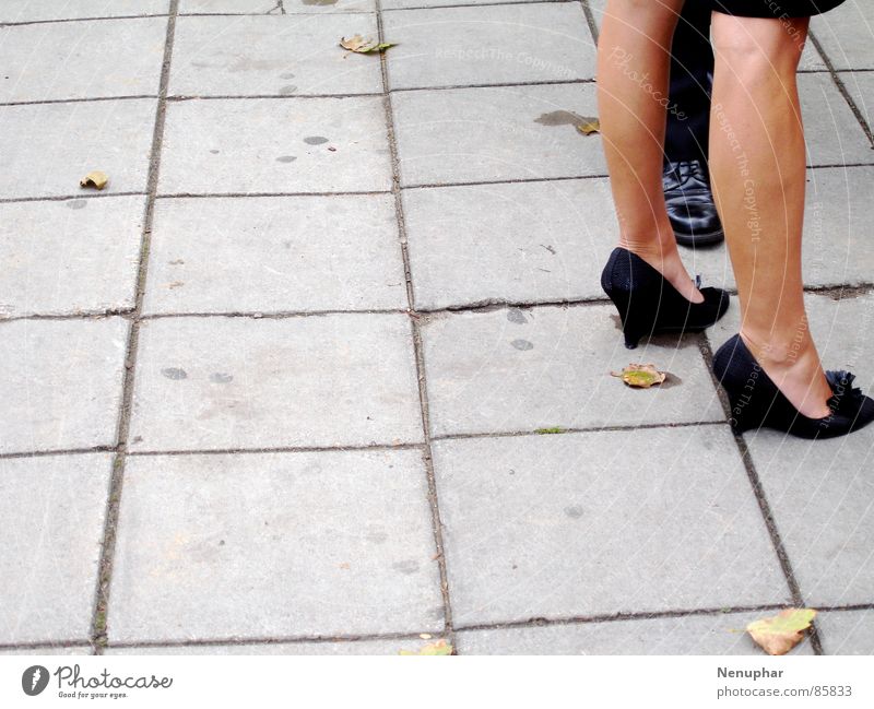 London Legs Wade Schuhe Froschperspektive Herbstlaub Bekleidung Frau Mann und Frau aus Froschperspektive Fuß Beine Arbeit & Erwerbstätigkeit