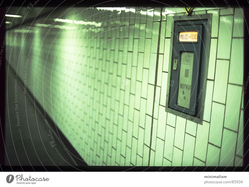 silence. Kölner Verkehrs-Betriebe U-Bahn Tunnel ruhig Einsamkeit Gelassenheit Fußgängerunterführung Bahnhof subay Unterführung