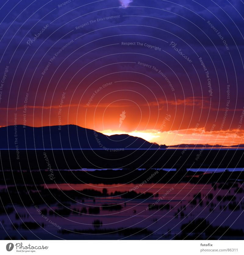 Titicacasee See Sonnenaufgang ruhig aufwachen Peru Sonnenstrahlen Morgen Südamerika Himmel Wasser Morgendämmerung