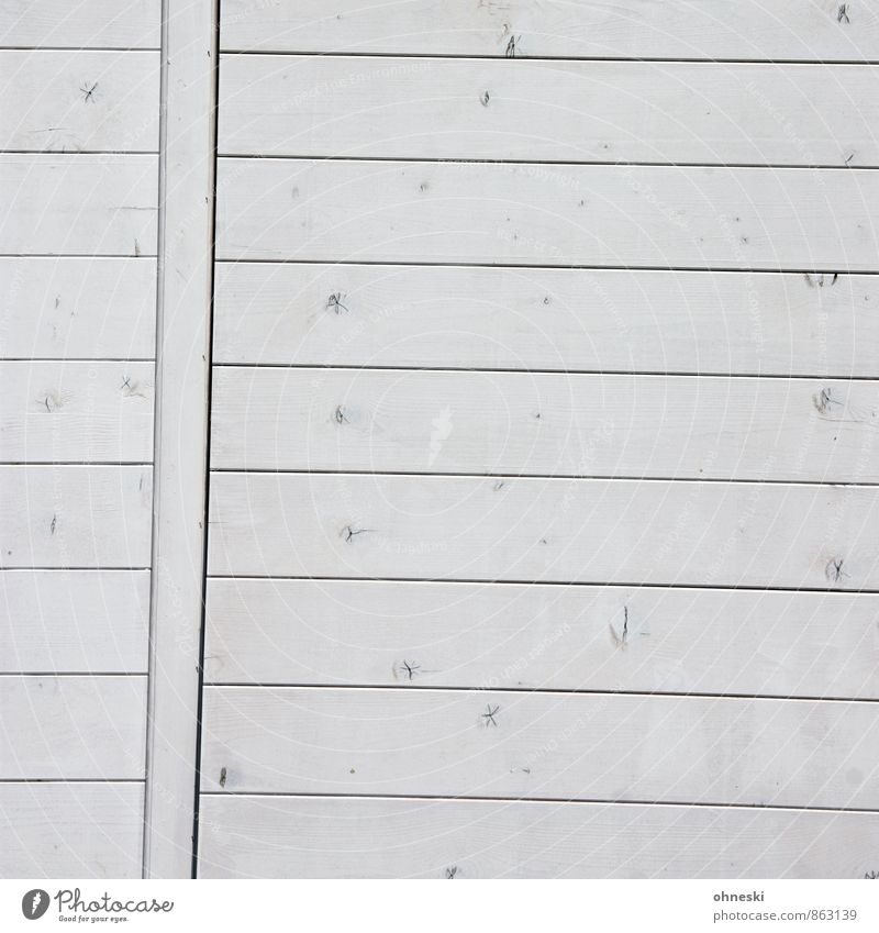 Windschief Hütte Mauer Wand Fassade Holzbrett grau weiß Neigung Fehler Farbfoto Gedeckte Farben Außenaufnahme abstrakt Muster Strukturen & Formen