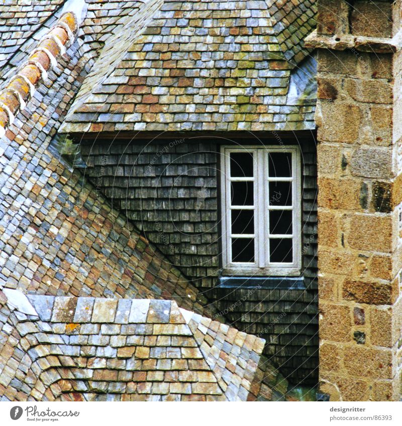 Häusle Dach Schornstein Fenster Haus Frankreich Normandie Cottage Detailaufnahme Hütte roof shale smoke stack smoke pipe chimney window windows france french