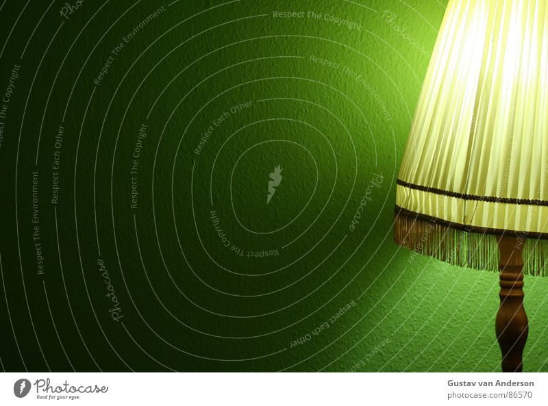 mit stock und schirm 2 Stehlampe grün Licht grell Tapete Stoff Glühbirne Wohnung gelb Draht Möbel Armleuchter Farbe Metall Regenschirm Schnur