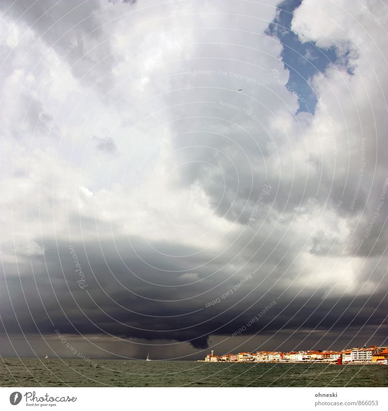 |1000| Touché Luft Wasser Gewitterwolken Wind Sturm Meer Adria Piran Slowenien Fischerdorf Stadt Haus Klima Ferne Naturgewalt Klimawandel Farbfoto Außenaufnahme