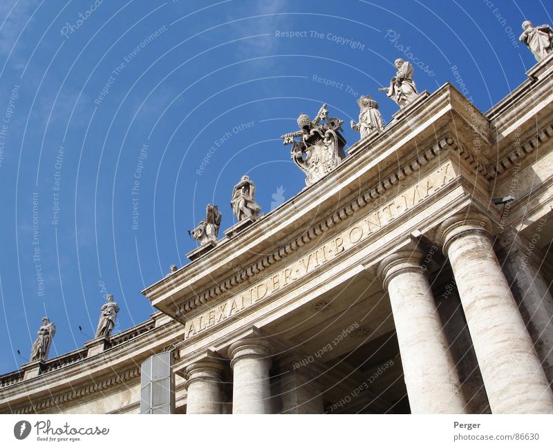 Dem Himmel so nah Vatikan Rom heilig Statue Eingang Sightseeing Religion & Glaube Katholizismus Kunst historisch Denkmal Gotteshäuser Säule Päpste Blauer Himmel