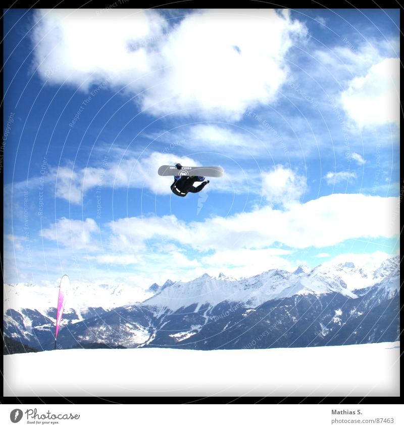 900° Flip Salto springen Snowboard Österreich Rückwärtssalto Wolken Österreicher Stil Außenaufnahme Wintersport Freizeit & Hobby Freestyle extrem Luft Trick
