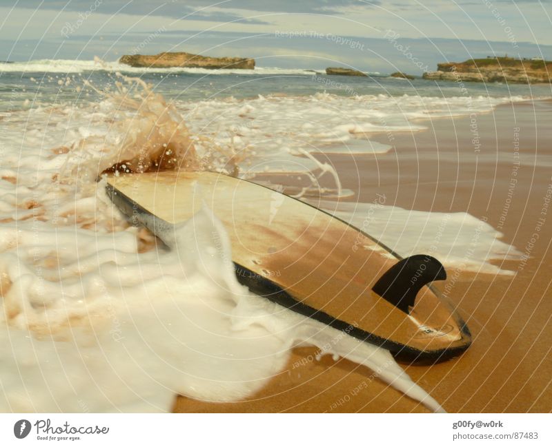 Jetzt aber schnell... Finnen Great Ocean Road Surfen Surfbrett Meer Erholung Australien stagnierend Pause Brandung Wellen Surfer Wasserschwall Badestelle gießen