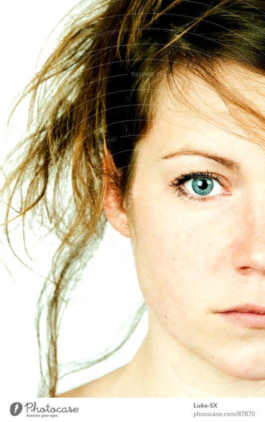 cathleen Frau Porträt Teilung Trauer Denken blond mehrfarbig Traurigkeit blaue Augen