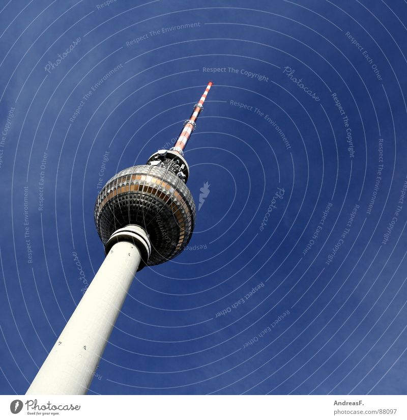 ein stück berlin Berliner Fernsehturm Funkturm Alexanderplatz Antenne Fernsehen Wahrzeichen DDR Deutschland schön Denkmal Hauptstadt alex Mitte Himmel