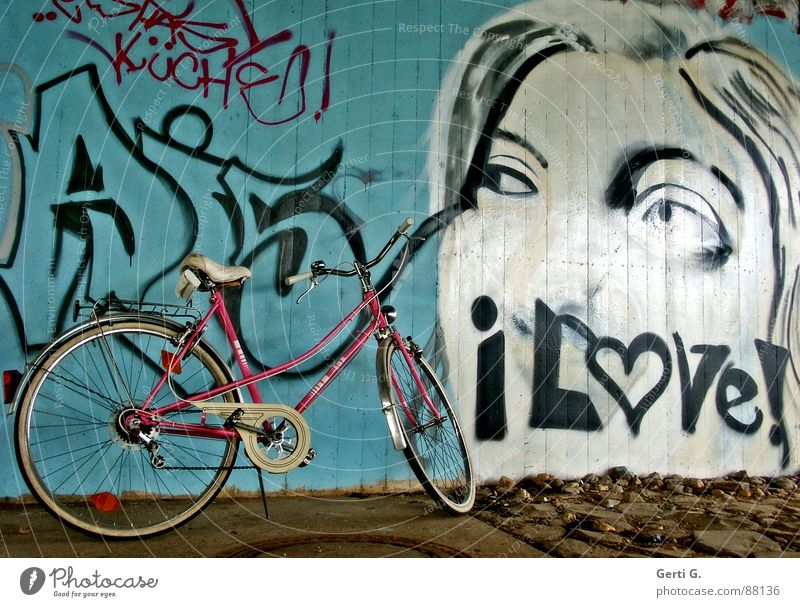 I love babe Ständer rosa Fahrrad fahren Ferien & Urlaub & Reisen Motorradfahrer Motorradfahren Fahrradweg anlehnen parken Fahrradständer Liebe Wand