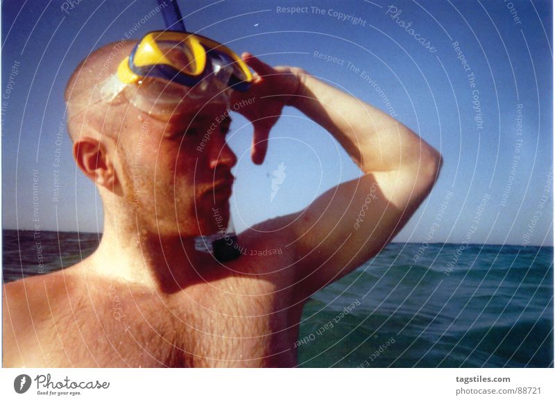 Yes, Sir! Schnorcheln Tauchgerät Ägypten Hurghada El Gouna Taucherbrille Meer salutieren Ahoi Brustbehaarung Strand Wellen Horizont Unsinn Mann Rotes Meer Sonne