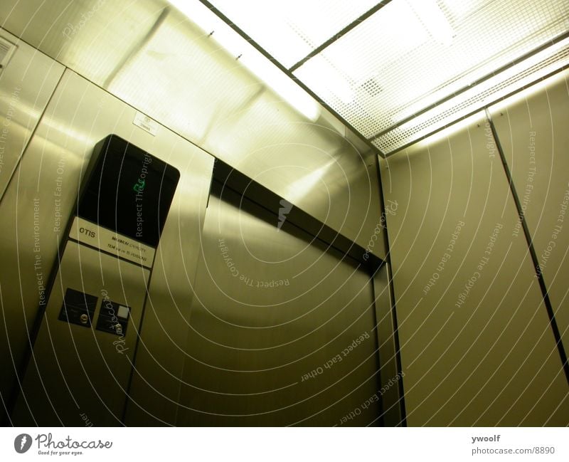 Aufzug Elevator I Fahrstuhl 2 Verkehr stainless steel flourescent light grid