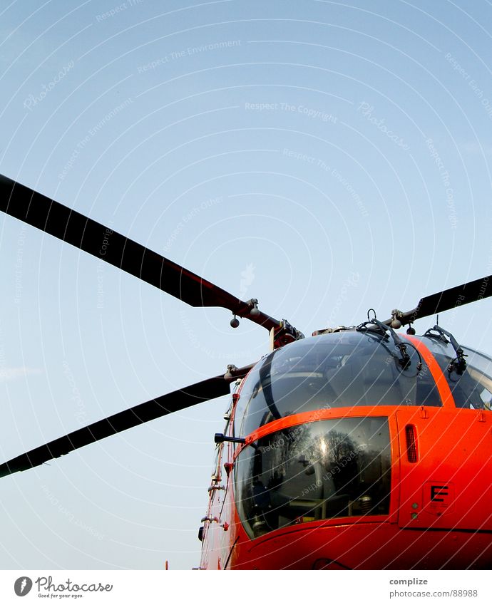 so´n flug zeug Hubschrauber Flugzeug Rettungshubschrauber Notarzt Fluggerät rot Elektrisches Gerät Technik & Technologie Luftverkehr obskur heli Himmel blau