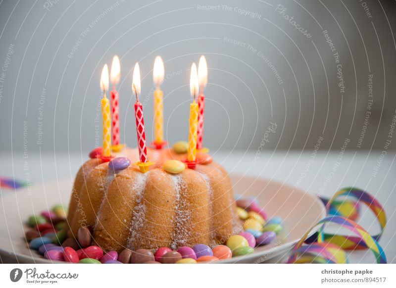 jeder will nur ein stück Lebensmittel Kuchen Dessert Ernährung Kaffeetrinken Teller Feste & Feiern Geburtstag süß Geburtstagstorte Geburtstagswunsch Kerze