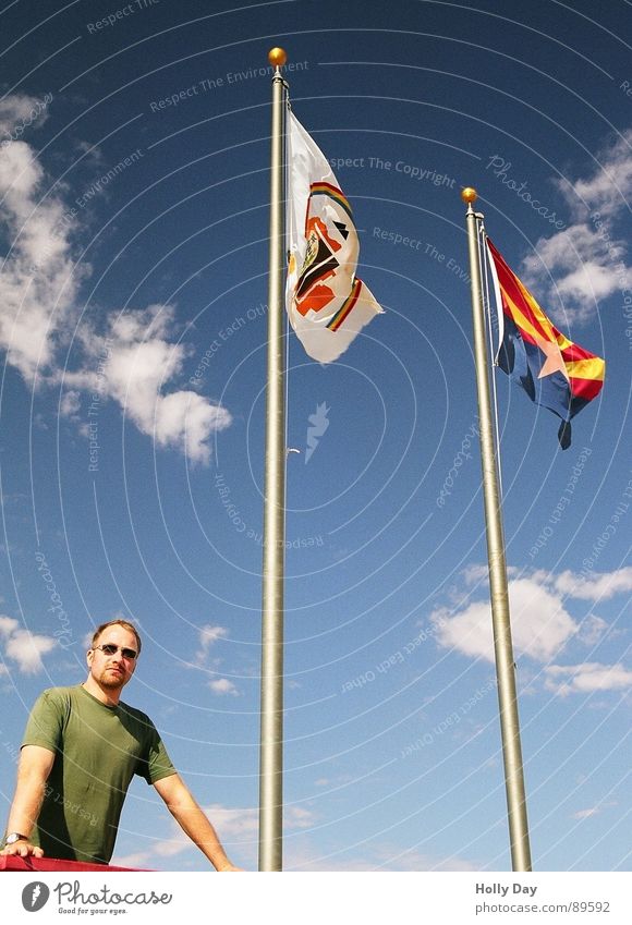 Um vier Ecken... Ferien & Urlaub & Reisen Rede 4 Utah Arizona New Mexiko Nevada Fahne Wolken Sonnenbrille Tourist Sommer USA Erfolg Four Corners Denkmal Himmel