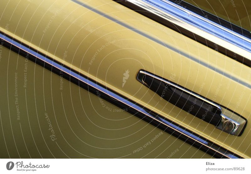 Karre schön Industrie Technik & Technologie Fenster Verkehrsmittel Fahrzeug PKW Metall Linie Streifen fahren glänzend gold Statussymbol Autotür Griff parallel