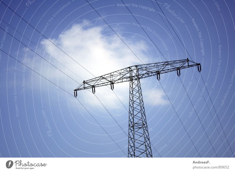 Strömlinge Wolken Elektrizität Strommast Hochspannungsleitung Sonnenenergie Industrie blau Himmel blauer himmel sonne Energiewirtschaft stromversorgung Kabel