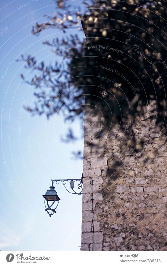 Mit seiner Laterne. Kunst ästhetisch Zufriedenheit Straßenbeleuchtung Südfrankreich mediterran Altstadt Frankreich Cote d'Azur Olivenbaum Gebäude Wand