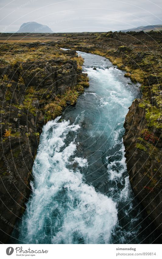 I'm in Iceland. Natur Landschaft Urelemente Wasser Wolken Moos Hügel Felsen Fluss kalt Horizont Idylle Ferien & Urlaub & Reisen Island reißend blau deutlich