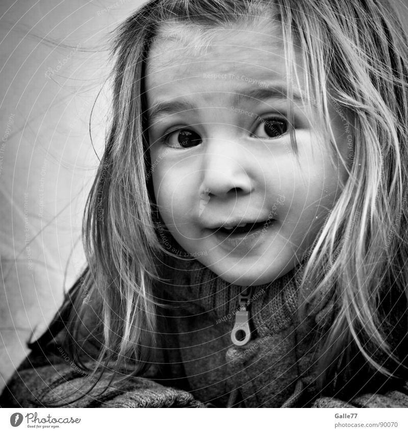Joanna Porträt Mädchen Kind wach Spielen süß schön Fröhlichkeit Leben clever Freude Lebensfreude geistreich Kleinkind Gesichtsausdruck Dynamik lachen Natur