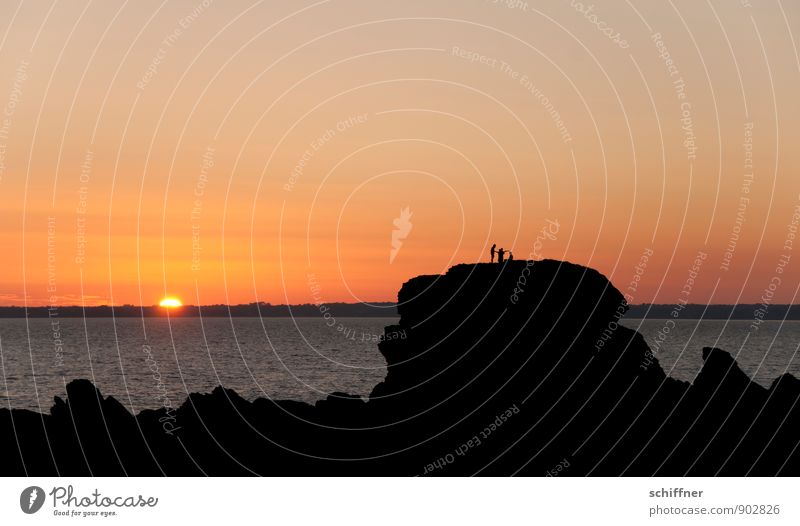 Sonnenstrahlenfischer Mensch 3 Menschengruppe Himmel Wolkenloser Himmel Horizont Sonnenaufgang Sonnenuntergang Schönes Wetter Felsen Wellen Küste Bucht Meer