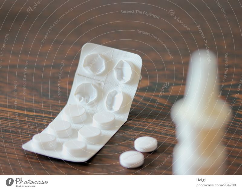Erkältungszeit... Gesundheit Gesundheitswesen Behandlung Krankenpflege Krankheit Medikament Verpackung Kunststoffverpackung Tablette Nasenspray gebrauchen