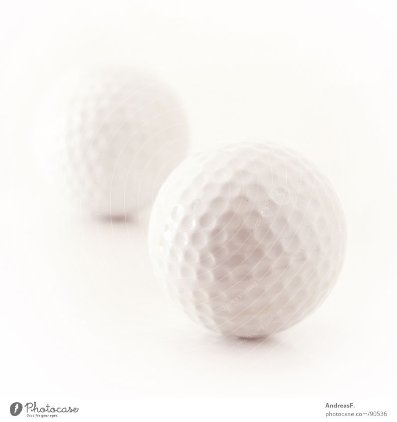 Golf. Golfball weiß Minigolf Freizeit & Hobby Spielen Golfplatz Golfer hart Sport Ball High Key hell Statue