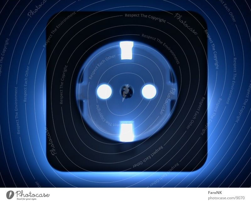 Energie Elektrizität Steckdose Makroaufnahme Nahaufnahme Energiewirtschaft blau
