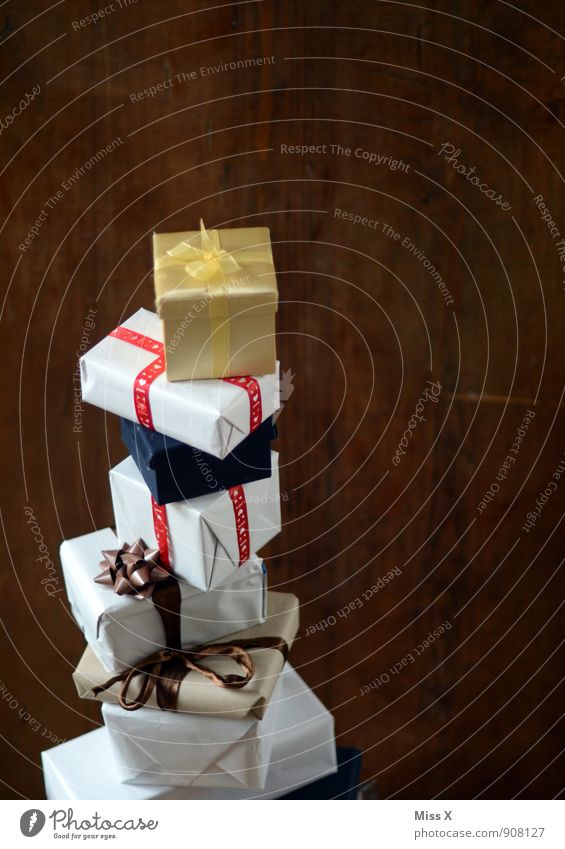Massig Feste & Feiern Geburtstag Verpackung Paket Schleife hoch Gefühle Stimmung Vorfreude Hemmungslosigkeit Weihnachtsgeschenk Geschenk Stapel Bescherung