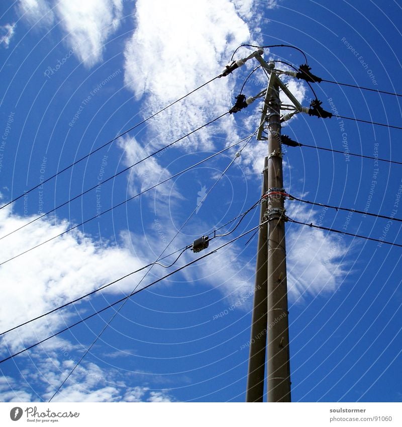 Wireclouds Elektrizität Licht Draht Hochspannungsleitung gefährlich Wolken Quadrat Ferne Gesellschaft (Soziologie) Himmel weiß grau schwarz Beton Säule eckig
