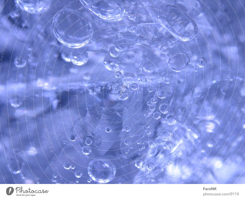 Luftblasen Makroaufnahme Nahaufnahme Wasser Mineralwasser blau