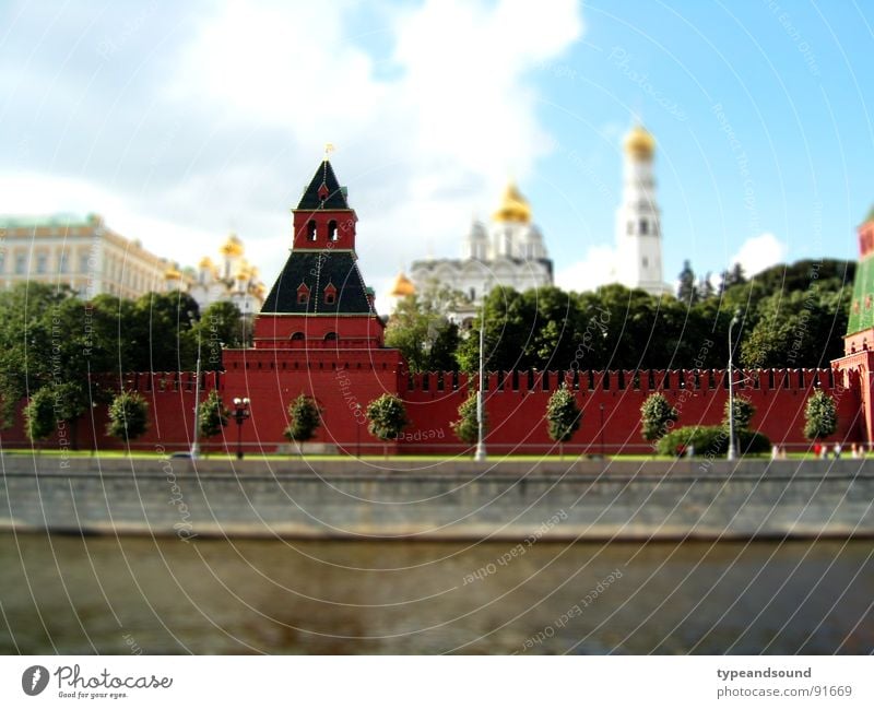 1:142000000 Fluss Moskwa Moskau Russland Stadt Hauptstadt Kirche Palast Burg oder Schloss Bauwerk Mauer Wand Sehenswürdigkeit Wahrzeichen Denkmal Kreml