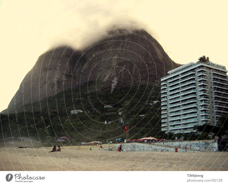 Bergschattenhotel Brasilien Südamerika Rio de Janeiro Strand Sommer Nebel Hotel Plattenbau Mensch Ferien & Urlaub & Reisen bedrohlich ruhig Naturgewalt