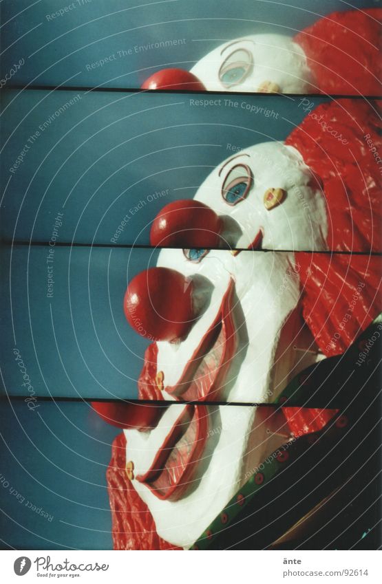 kinderperspektive oder: Es Spaßvogel Unsinn Prater Spielplatz Zirkus Lomografie gruselig Horrorfilm Versuch Freude Clown lachen lustig supersampler lomography