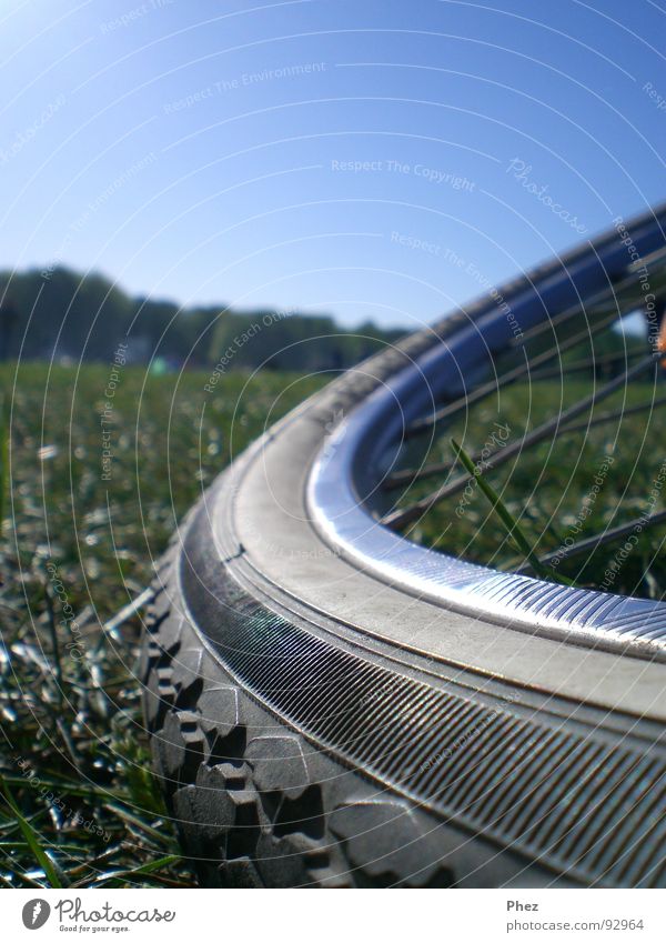 Oppas Fahrrad Wiese Silhouette Gummi Sommer Rasen Himmel Makroaufnahme Speichen Profil