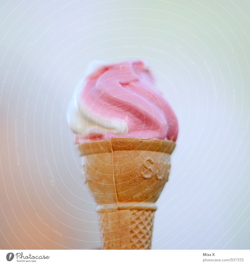 Eis-Kurve Lebensmittel Speiseeis Ernährung Sommer kalt süß rosa Softeis Eiswaffel Eiskugel Farbfoto mehrfarbig Nahaufnahme Muster Strukturen & Formen