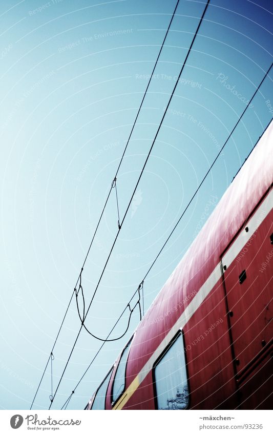 Die Reise nach... Eisenbahn rot Fenster Ferien & Urlaub & Reisen Ferne neu Information entdecken Gleise Geschwindigkeit Fahrzeug Bewegung aktuell Verspätung
