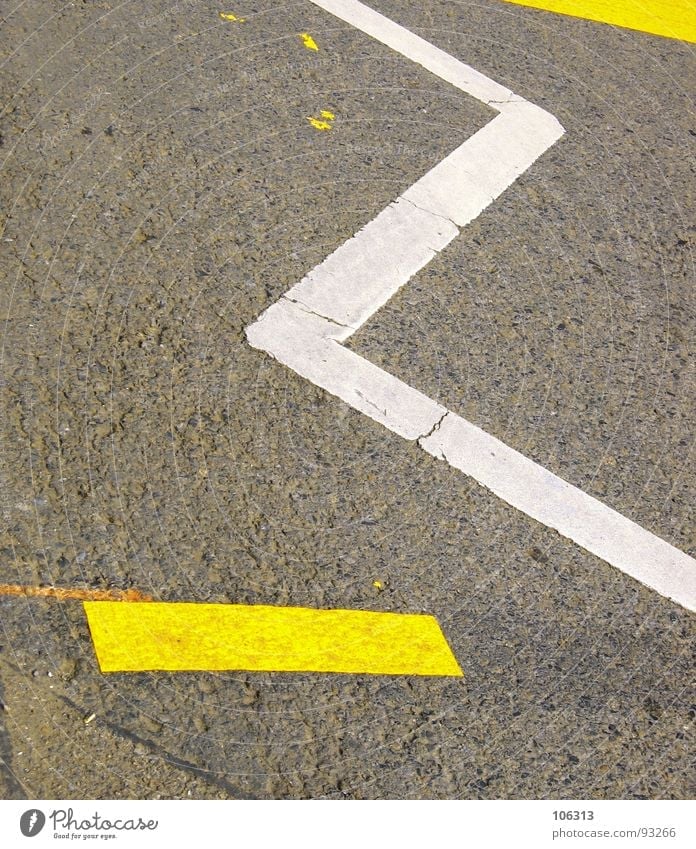 Z z Asphalt Fahrbahnmarkierung gelb weiß Streifen Muster Teer KFZ Warnhinweis Warnschild Verkehrswege Dresden Zät ZzZ (S)Z Z+1 Z² Straße Schilder & Markierungen
