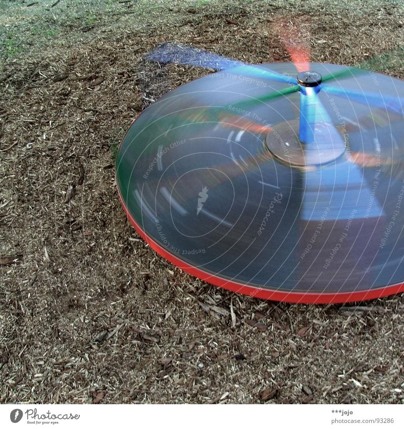 ufo. Spielplatz Karussell drehen Schwindelgefühl schwindelig rund Spielen UFO Fluggerät Geschwindigkeit Zentrifuge Freizeit & Hobby Freude Dynamik