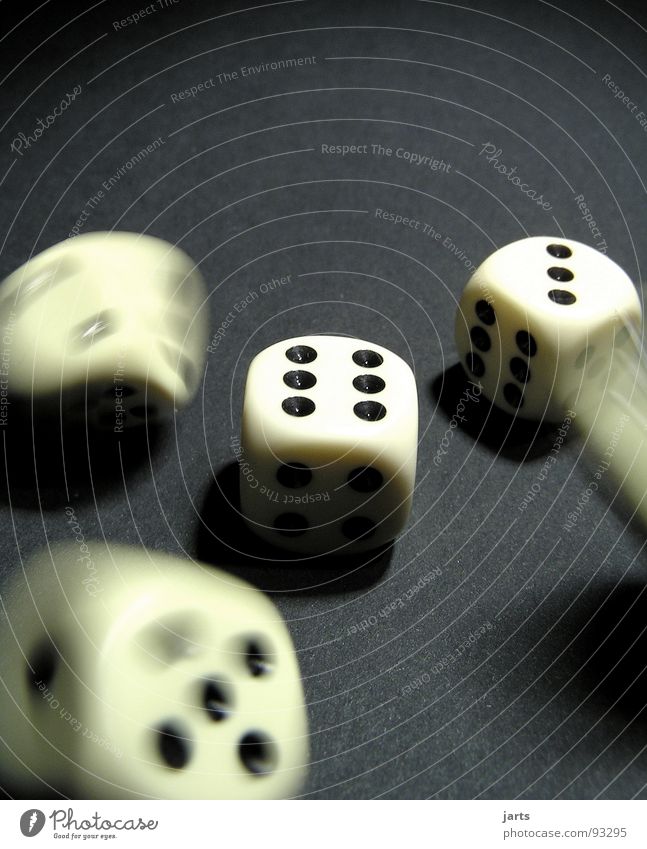 Es kann nur besser werden Spielen Glücksspiel Ärger Erfolg Verlierer Sportveranstaltung Konkurrenz Freude gefährlich Mut jarts Würfel