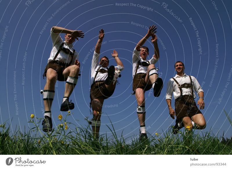 Schuhplattler Mann springen Tracht Volksmusik Lebensfreude Freude Krachlederne Tanzen Folklore