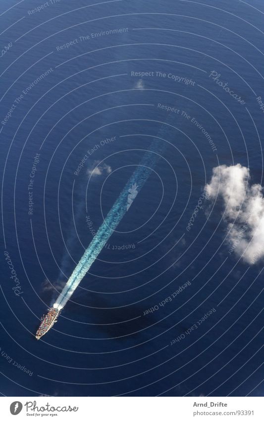 Containerschiff Wasserfahrzeug Wolken Luftaufnahme Meer Aussicht Vogelperspektive Wellen Schifffahrt Luftverkehr fliegen blau